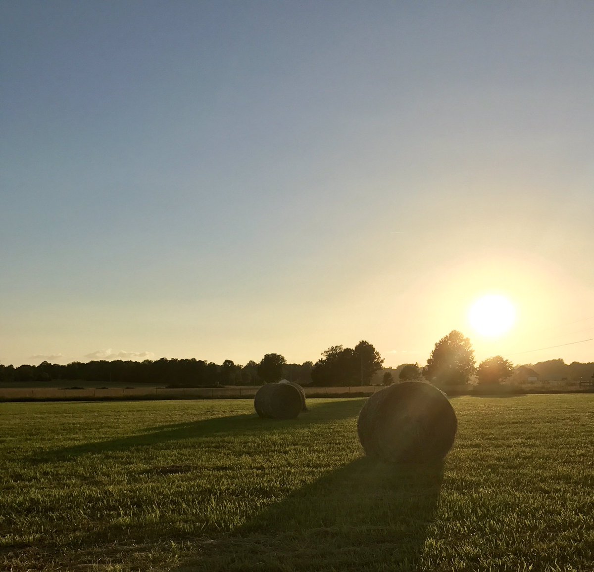 TMMcNatt's tweet photo. After the last bale of hay is rolled. #thankyouLord https://t.co/R9lqbVI6wC