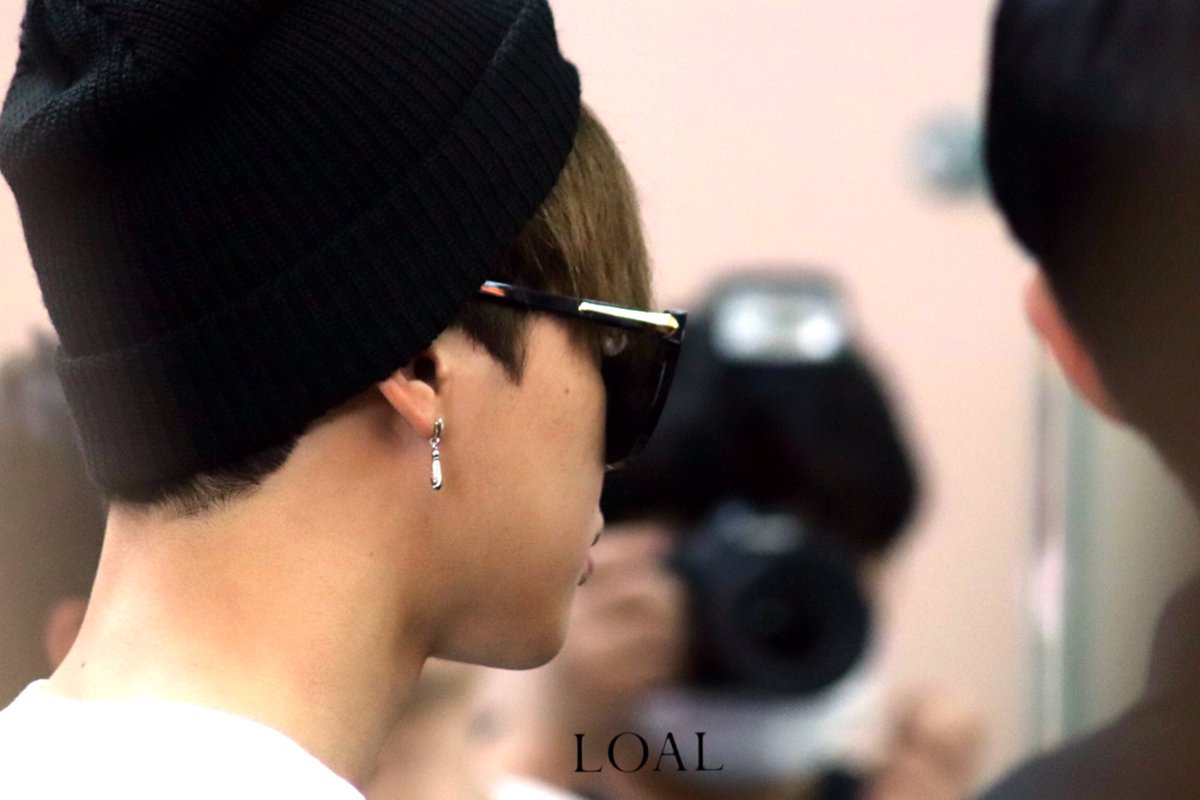 LOAL_14's tweet photo. 170614 인천출국
니트 모자가 정말 잘 어울린다ㅠㅠㅠ
@BTS_twt 💫
#JIMIN #지민 #방탄소년단 #jimin #BTS https://t.co/P3l5sMB5WE