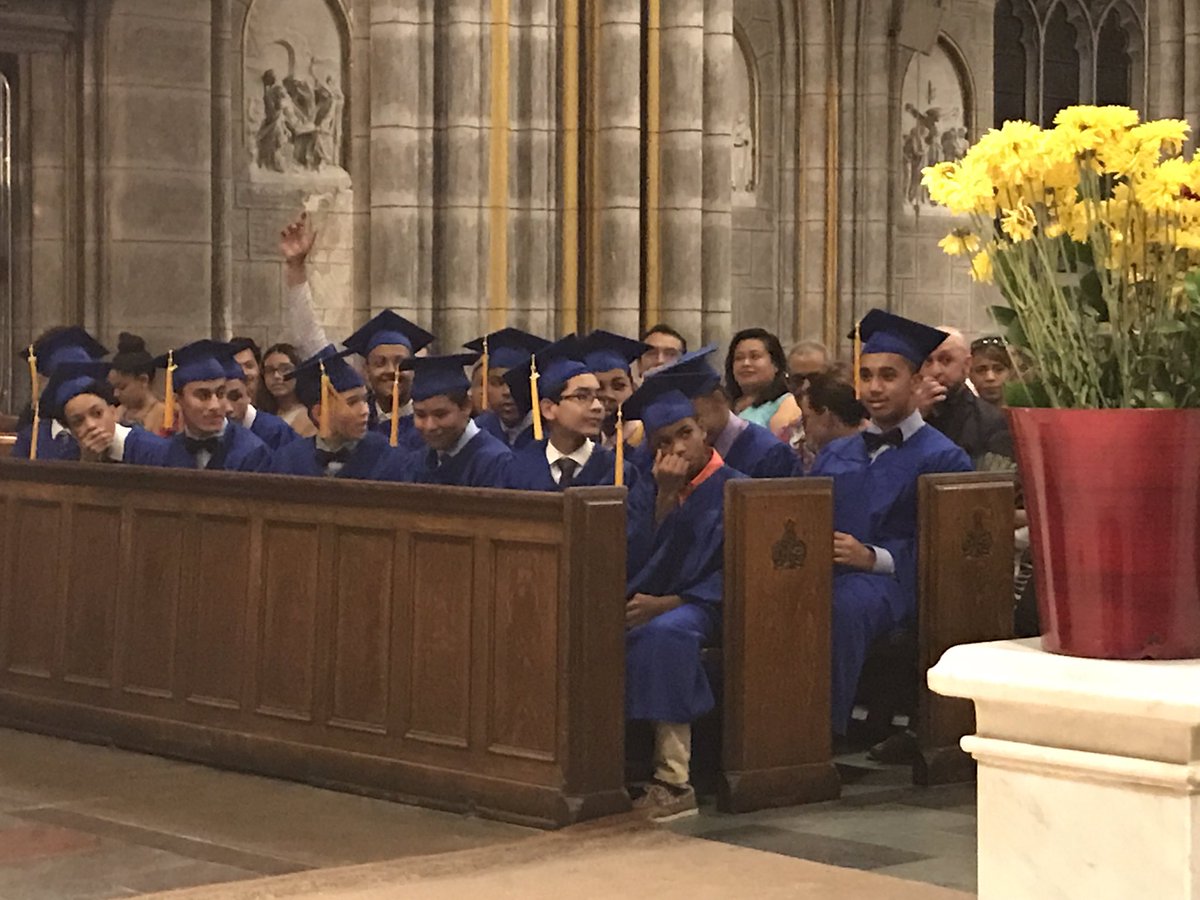 Meet our newest alumni! #classof2017 / Conoce a nuestros nuevos graduados! #clasede2017