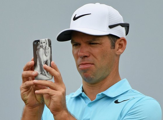 BrentleyGC's tweet photo. Paul Casey's phone case... https://t.co/2sXTAmN9yg
