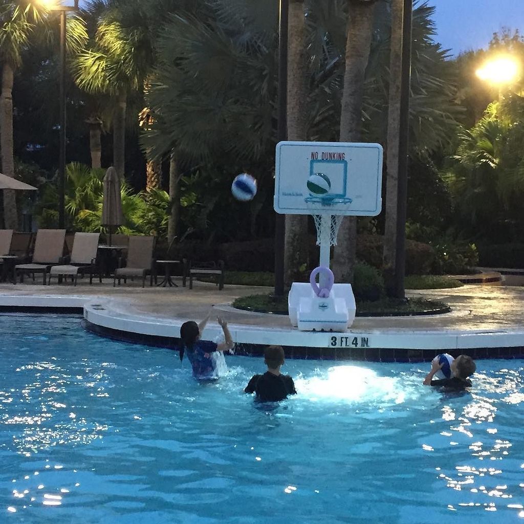 heykevinpayne's tweet image. Night time hoops session #marriottroyalpalms #poolhoops #familymoneyadventure ift.tt/2syu1xb