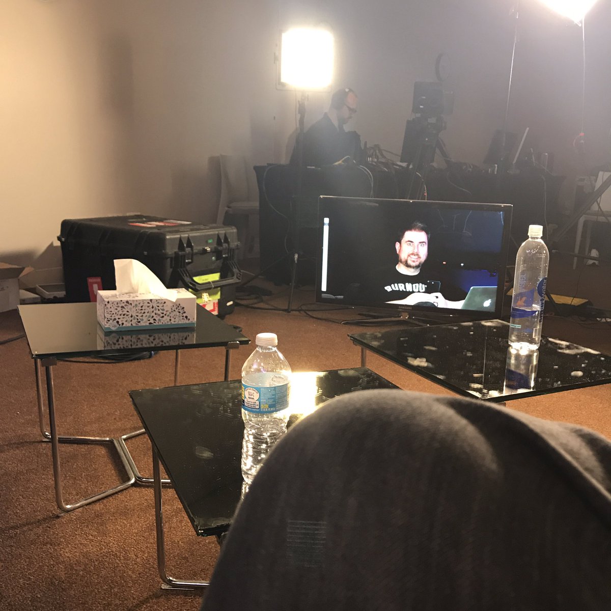 DCPeIYWVYAEZigF.jpg:medium