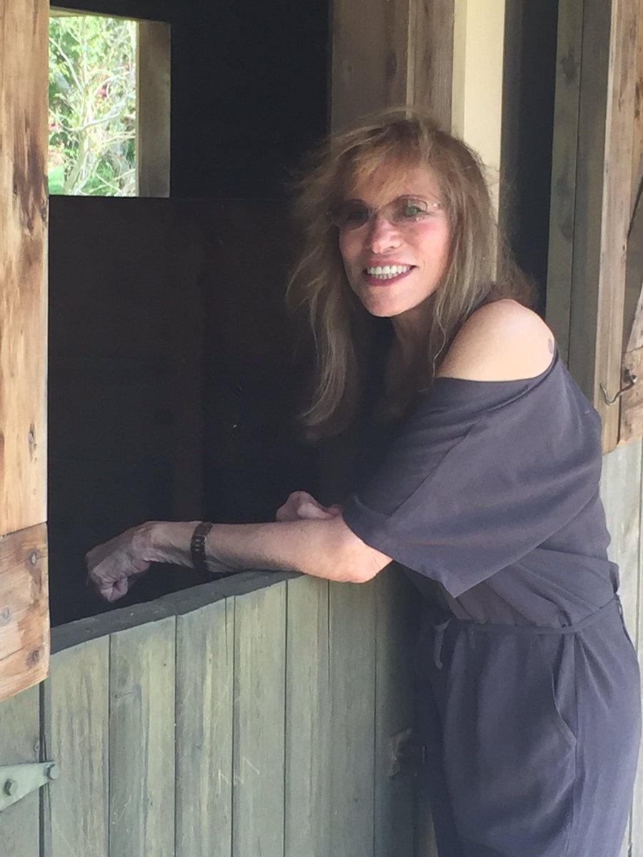CarlySimonHQ's tweet photo. https://t.co/5vx8DRgfIG