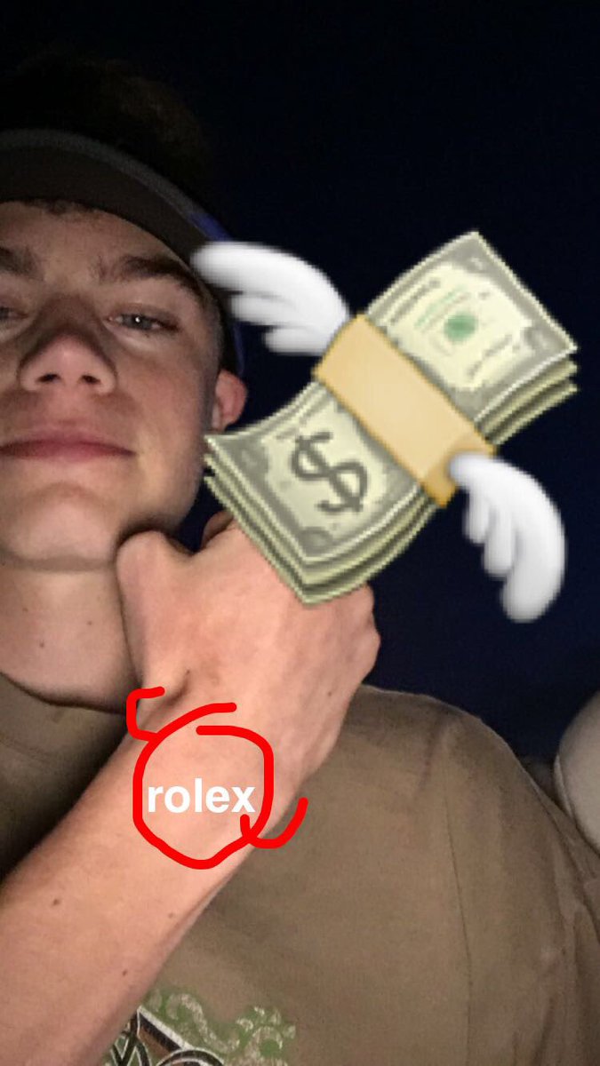 Dezhs's tweet image. ice on my wrist 💰