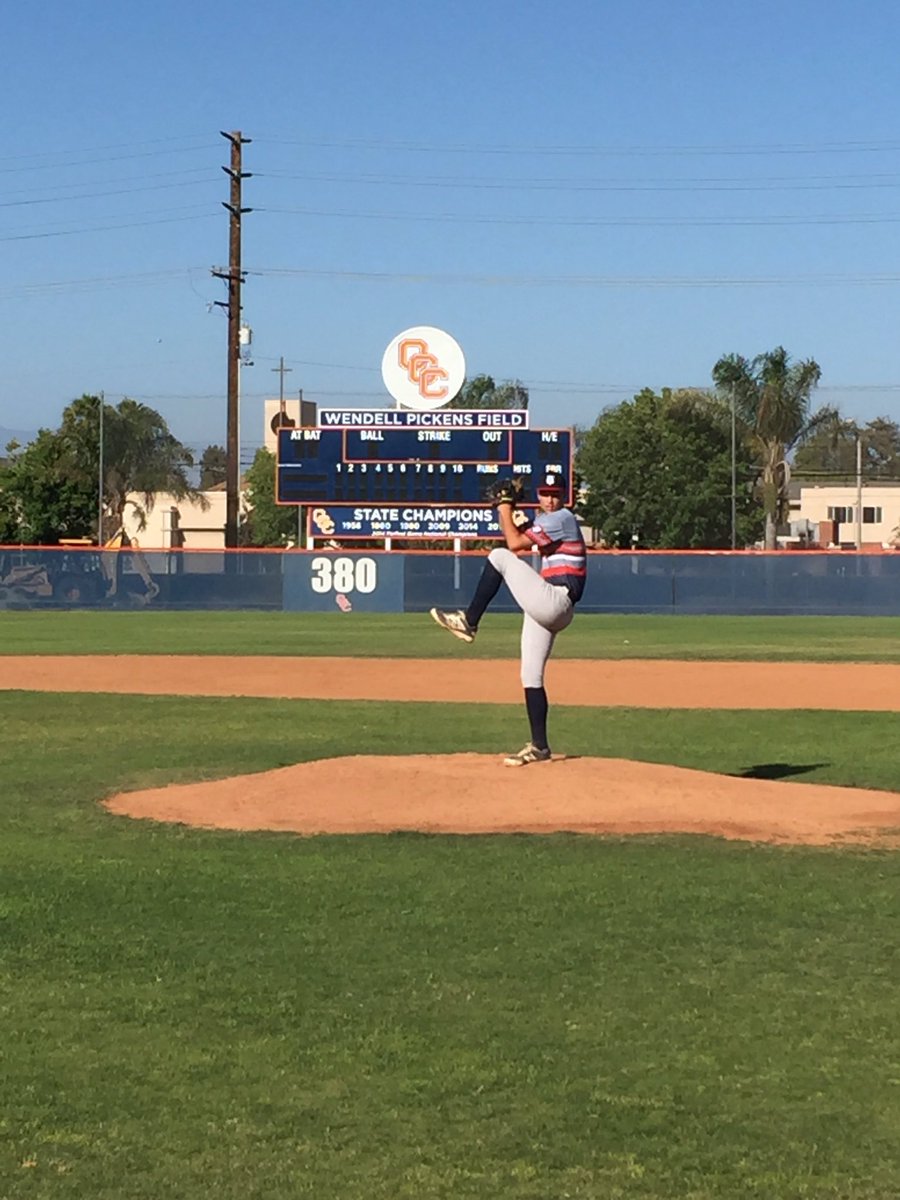 Now in to pitch for the 17U Trombly Braves is @Bigcorylewis. He's an Uncommitted '19 RHP/1B from <a href="/MHSBaseballHB/">Marina Baseball</a> with a ton of ability.