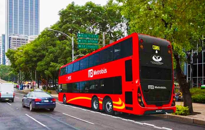 NoticiasCDMX1's tweet photo. Dice @ManceraMiguelMX que Reforma sí tendrá #Metrobús. Obras seguirán, es en beneficio de la gente. #MetrobúsL7 #CDMX https://t.co/MnJBpqTRK2