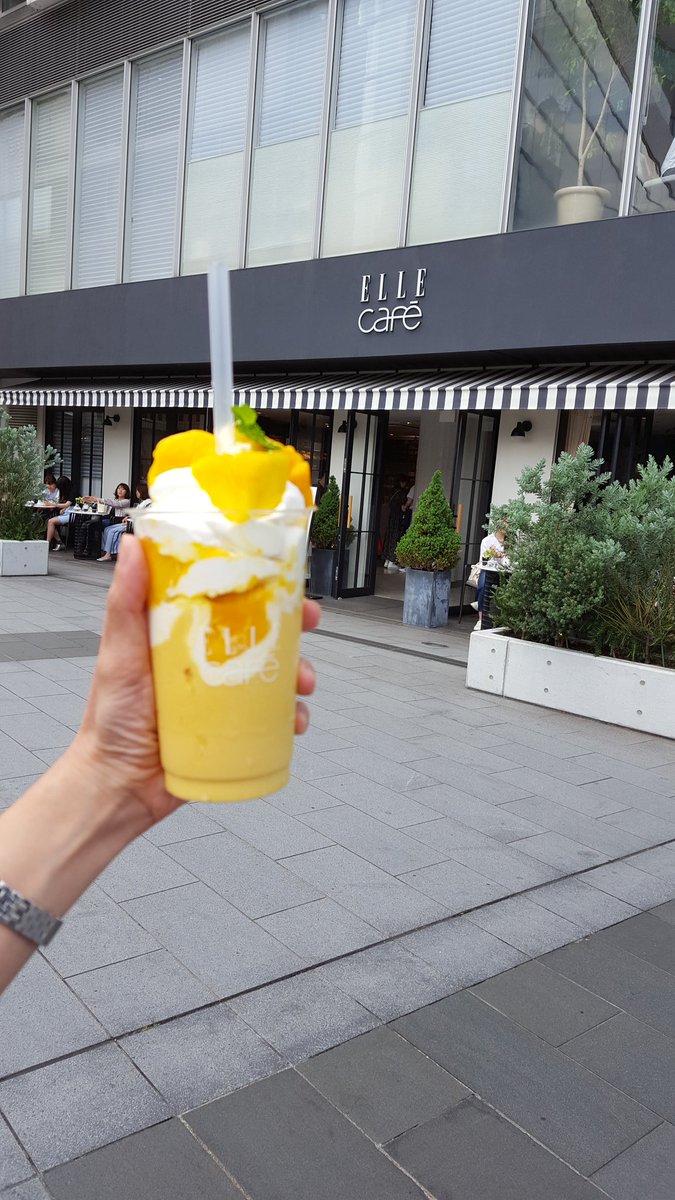 EatJapanChannel's tweet photo. Elle Cafe at Aoyama, Tokyo.
Good juices, crazy queues...
#japan
#travel https://t.co/CULyVCQ7zK