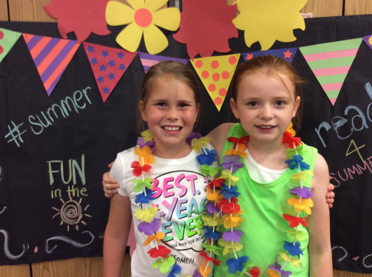 MsHerbertteach's tweet photo. End-of-the-year paarrtaay! #hillthinkers #cantbelieveitsJune #iwillmissthesefaces #whoscomingtoChinawithme? https://t.co/1MdRrY2SOK