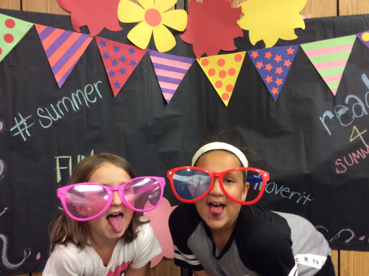 MsHerbertteach's tweet photo. End-of-the-year paarrtaay! #hillthinkers #cantbelieveitsJune #iwillmissthesefaces #whoscomingtoChinawithme? https://t.co/3vOUtvKNgc