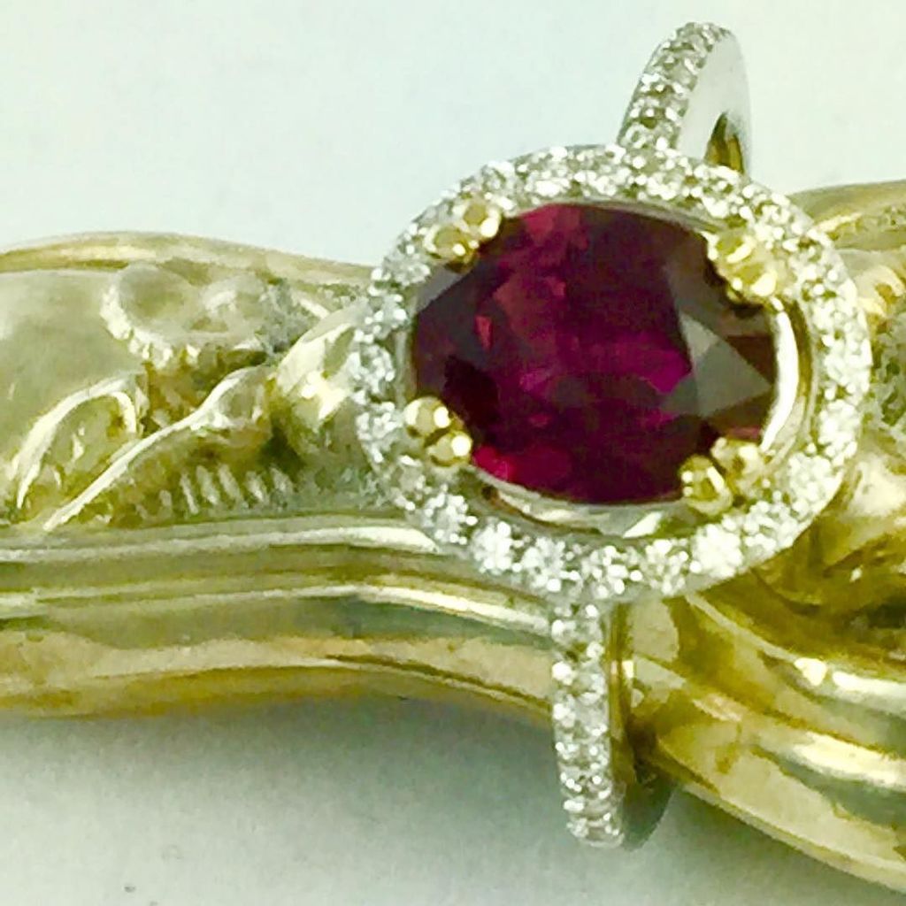 DiamondsNColors's tweet photo. Blood #red no heat Thai #ruby #ring 🍎 Spectacular #color #rubyring #GIA #noheatruby #amazingjewelry
❤️👠🌹🍎🍒🌶🍷🥊🏓🚗🚒🗼
✨
🌹
✨
🍒
✨
🍷
✨
👠
✨
#color … https://t.co/4EkxxBJJGD