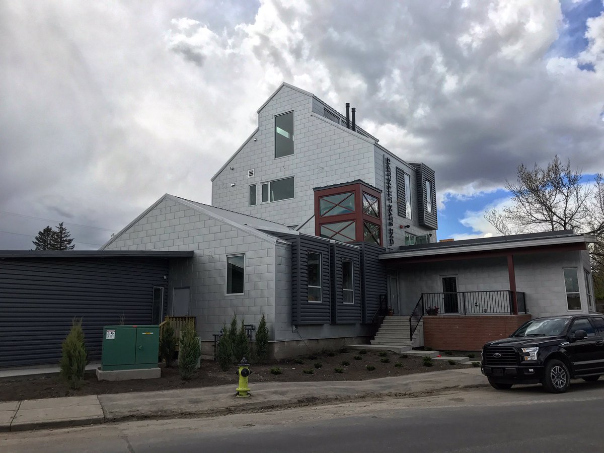 DesignKaBeN's tweet photo. Day 163 of #canada150
Smithbilt Hats - Inglewood
#architecture by #placeworks
#photo by @kabendesign
#adaptive
#building
#reuse
#design https://t.co/QaYNwz2jXx
