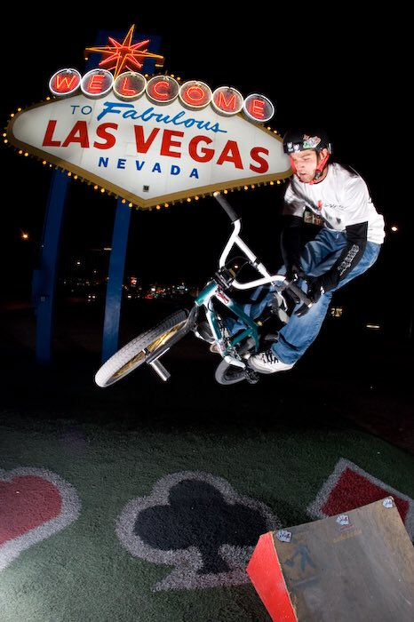 Ricardo_Laguna's tweet photo. Would this #truckdriver counts as a #tabletoptuesday at the @lasvegassign?
•
•
#bmx #vegas #kicker #lasvegassign #bmxsession #streetriding https://t.co/Ar6PmWwMKt