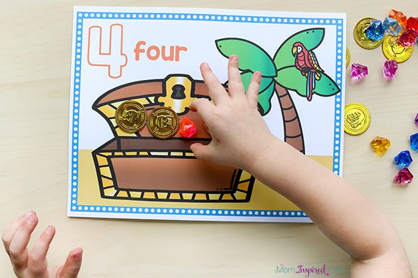 FunLearningKids's tweet image. Kids will learn numbers and practice counting with these fun pirate treasure mats! mominspiredlife.com/pirate-treasur… #teach #education #kids #math