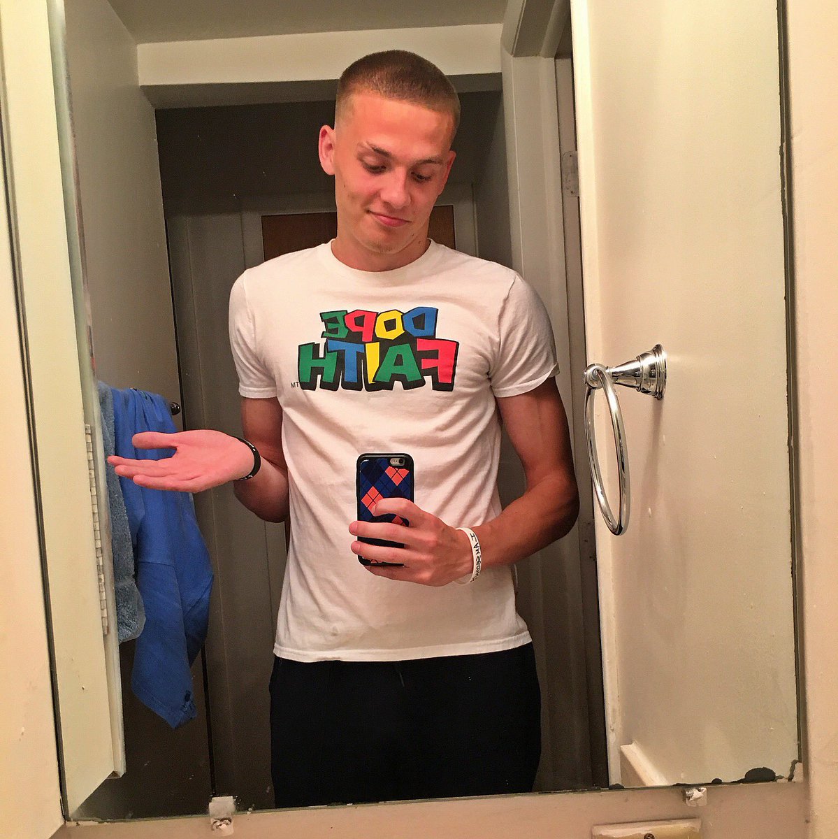 kylejguy's tweet photo. . @KGManBun thanks for the memories!!! #RIP 💇‍♂️😭😝
Lol 😂 https://t.co/W6ou7jJ8lc