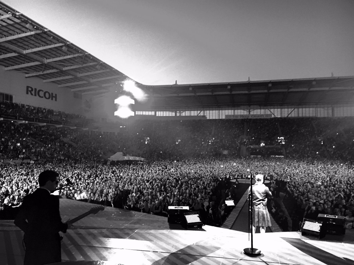 KarlBrazilDrums's tweet image. Rocking Ricoh! Night. X