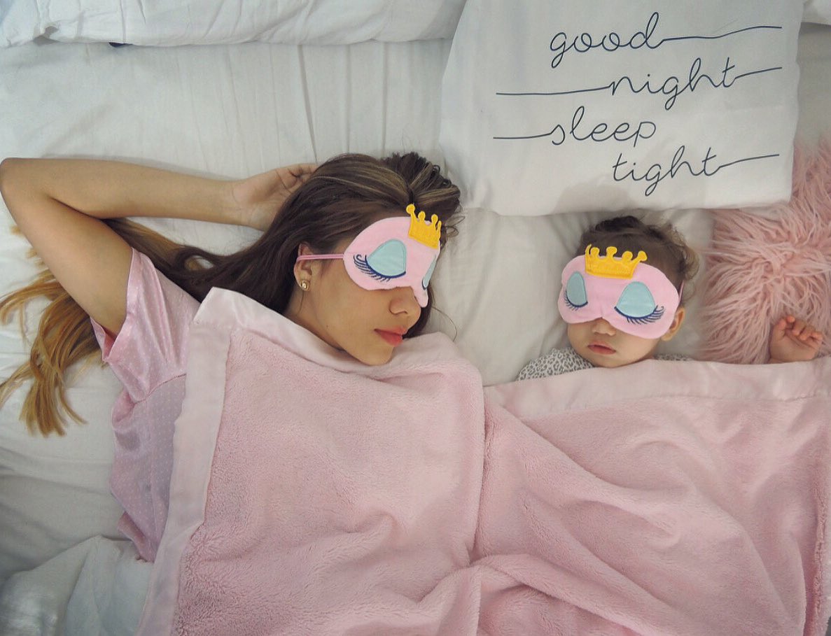 SusanaMartelo's tweet photo. 😂😂❤️ #PijamaParty  esperando nuestro cumpleaños!!! https://t.co/m3KaNRk7ub