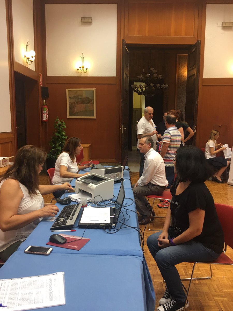 DonarSangreMU's tweet image. Ya llegan los primeros #Donantesdesangre 
Empezamos!!!
#Murciadonasangre
II Maratón de donación de sangre #SersolidariosMurcia @AytoMurcia