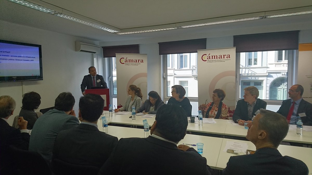 CamaraBelux's tweet photo. Daniel Córdova de #Invertir presentando la economía peruana y sus mecanismos de inversión #InvestPeru https://t.co/YiphmFRCmW