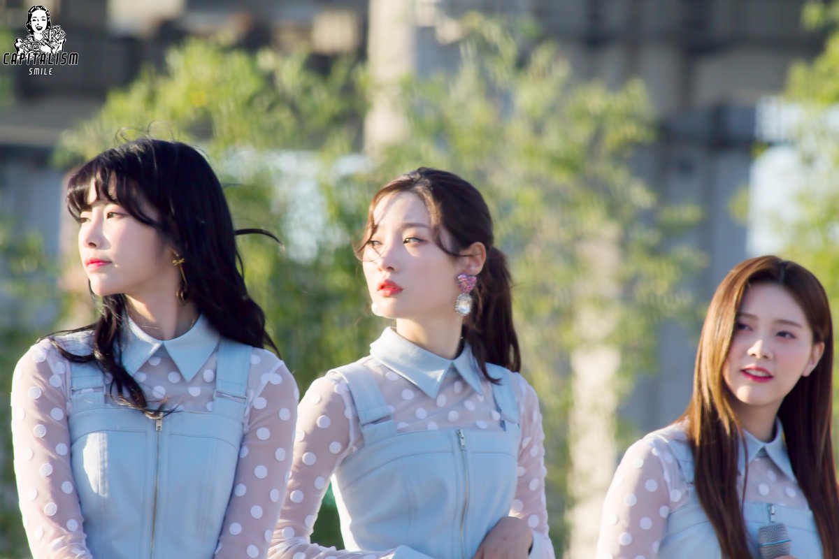 CapitalismSmile's tweet photo. #다이아 #정채연 #버스킹 #170610한강 https://t.co/3EhbVUxUZc