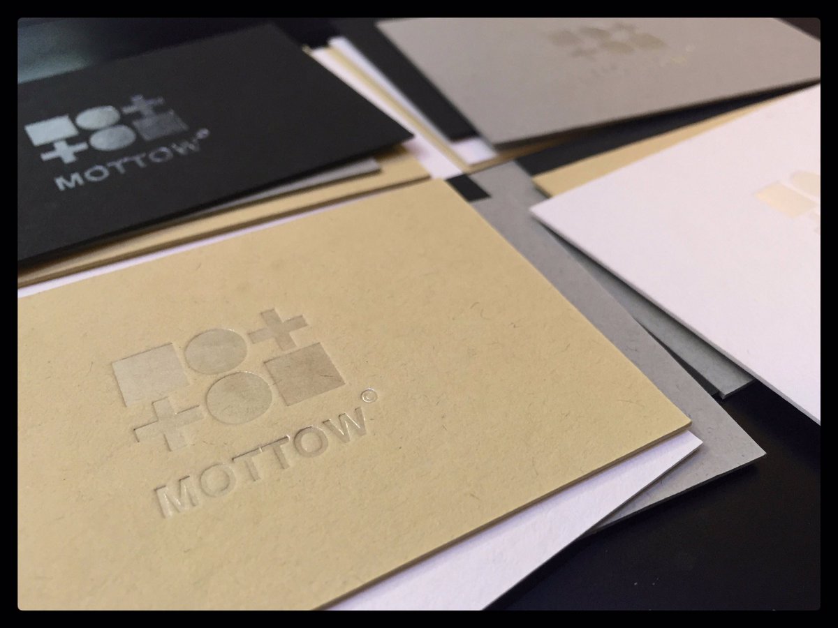 Heel verrassend resultaat! Mijn nieuwe #visitekaartjes #hotfoil gedrukt op #Gmund Heidi 100% gerecycled papier.