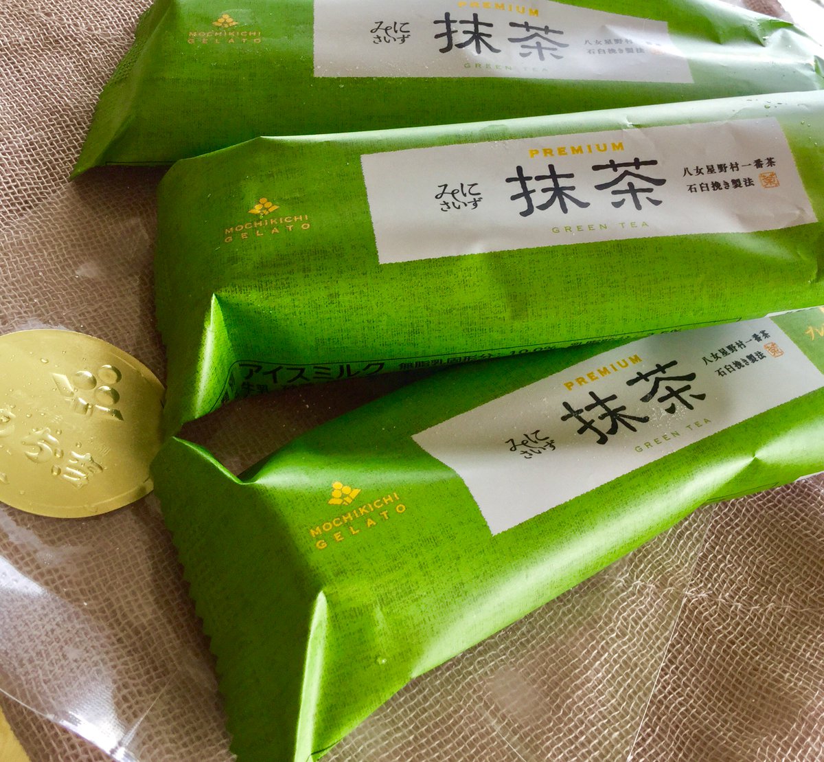 笹田優美 على تويتر もち吉の抹茶アイスは美味しい 抹茶が濃厚 ミニサイズくらいがちょうど良い 今日水曜日は水の日で1リットルの力水も頂いた もち吉 アイス