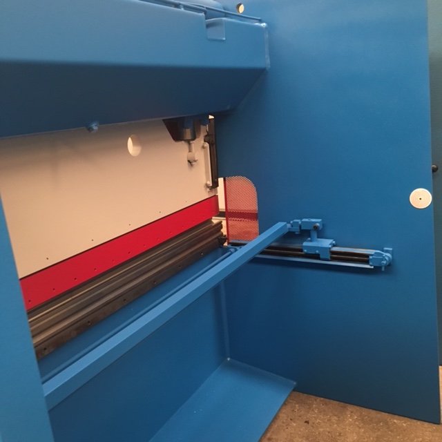 Riquemaq's tweet photo. #Plegadora hidráulica #Ajial 502: 2 metros, potencia de 50 TN, tope trasero manual milimétrico. Solicita cotización: https://t.co/gYcFUyv6nN https://t.co/wnhRfGlhDF