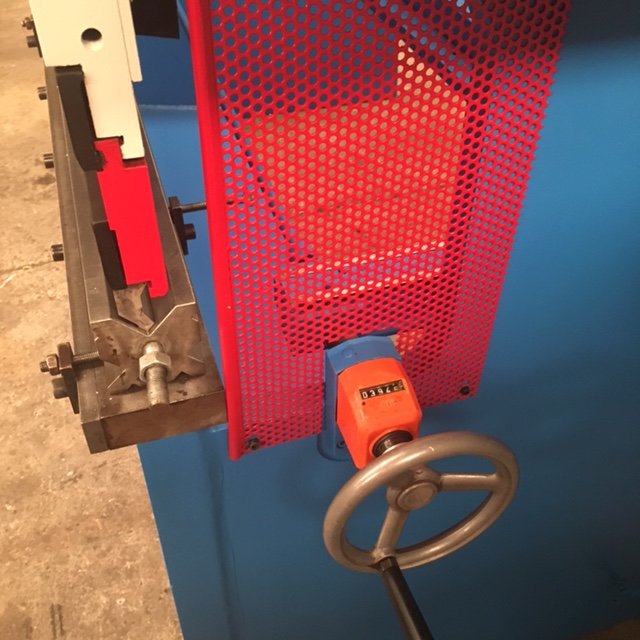 Riquemaq's tweet photo. #Plegadora hidráulica #Ajial 502: 2 metros, potencia de 50 TN, tope trasero manual milimétrico. Solicita cotización: https://t.co/gYcFUyv6nN https://t.co/wnhRfGlhDF