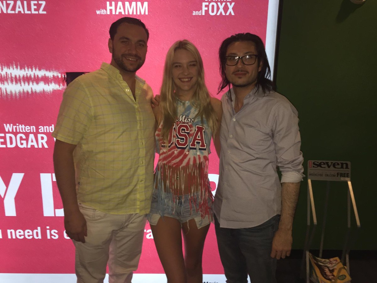 GGTV_Nick's tweet photo. Thanks @kennajames21 for coming by the bar tonight see you soon!!! https://t.co/ccRKvJoyYs