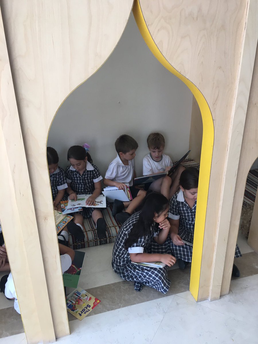 BCADyear1's tweet photo. Buddy reading with @BCADyear2 #readyforyeartwo https://t.co/EyRXE90m9G