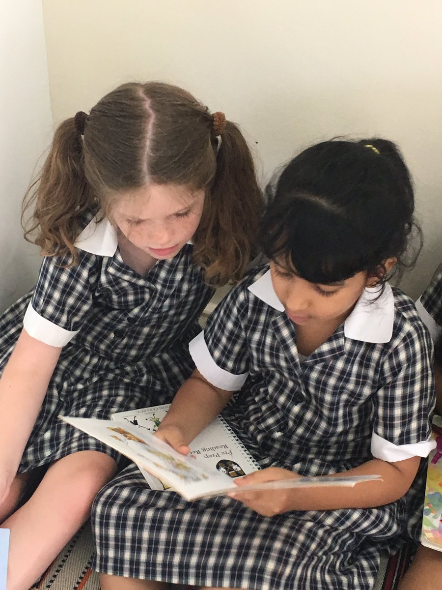 BCADyear1's tweet photo. Buddy reading with @BCADyear2 #readyforyeartwo https://t.co/EyRXE90m9G