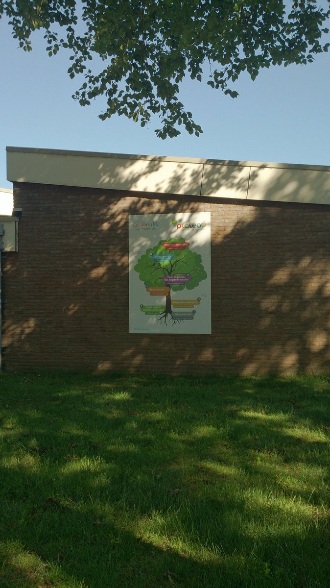 corverbeek's tweet photo. @DeMarskramer @TheleaderinmeNL aan de buitenkant van de school. https://t.co/BSfwyVuSSp