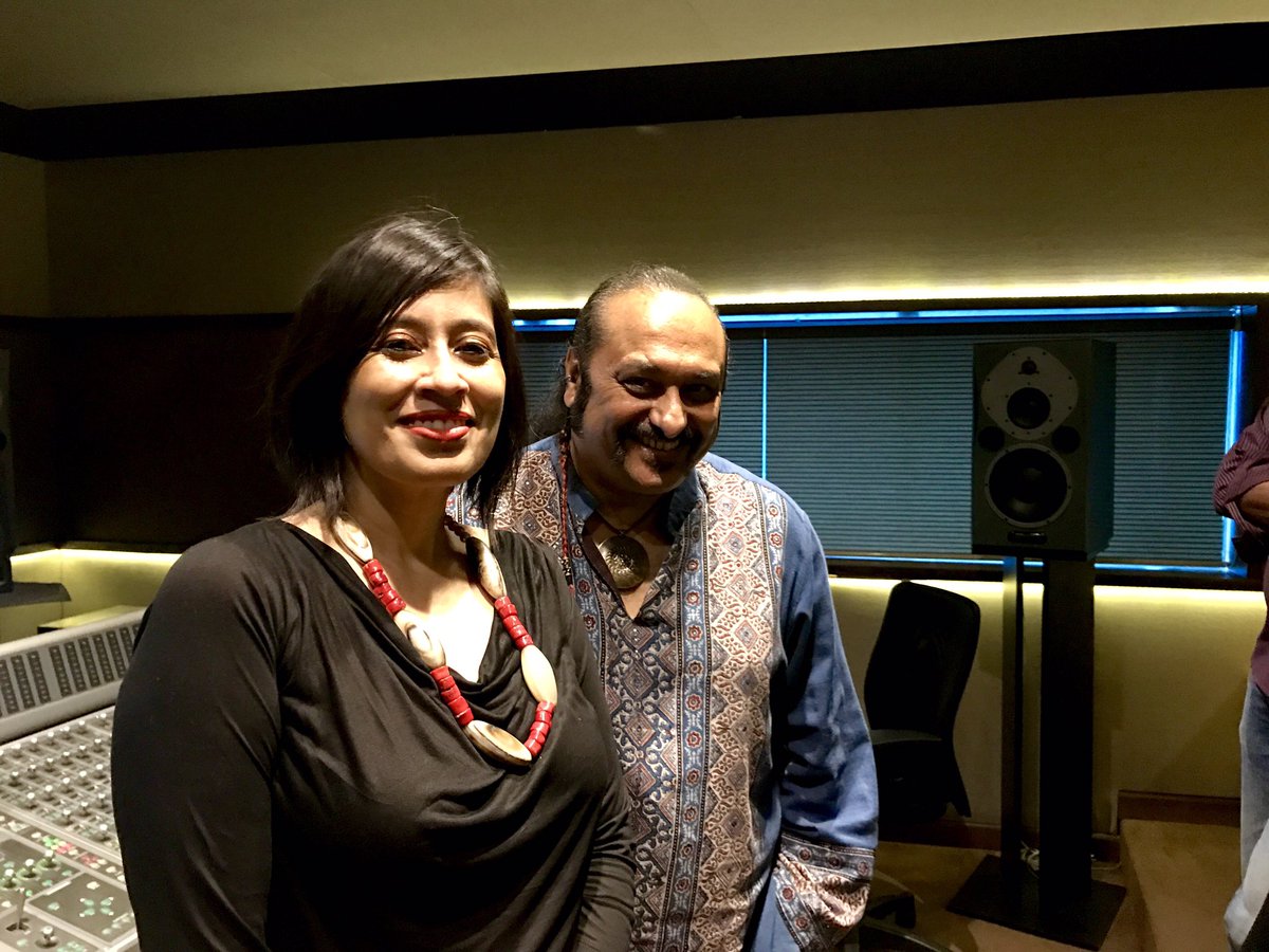 LesleLewis's tweet image. At @ENZYStudios with the lovely #PankhiDutta recording for @PaddyFieldsFest @927BIGFM #TheMusicHighway @RJSIDDHARTH #TurnkeyMusic Rock&amp;amp;Roll😎