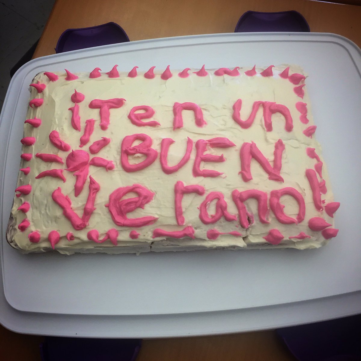 SrtaTesta's tweet photo. You know it's a good day when your students surprise you with a cake on the last day of class, &amp; use a command correctly!🍰
¡Sois increíbles! https://t.co/bLdPNg88xH