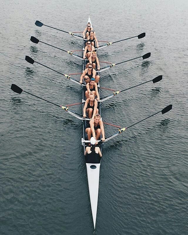 Love this shot from <a href="/kelsey/">Kelsey</a>.mcg !
・・・
◾️all black ◾️
#rowing #crew #aviron #oarslave ift.tt/2t0zdYi