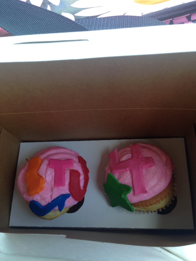 hobiilysm's tweet photo. I made bits cupcakes #4YearsWithBTSandARMY #4YearsOfBTS #4YearwithBTS #BTS4thAnniversary https://t.co/Q914ORqct1