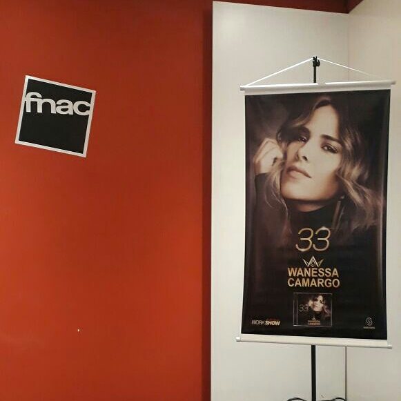eternamentewfc's tweet photo. #tbt Um pouco do que aconteceu na FNAC em SP.
#PocketShow #WanessaCamargo #Autografos #Cantora #Sertanejo #PopNejo #Morumbi #Fnac https://t.co/csTvtbzVpW