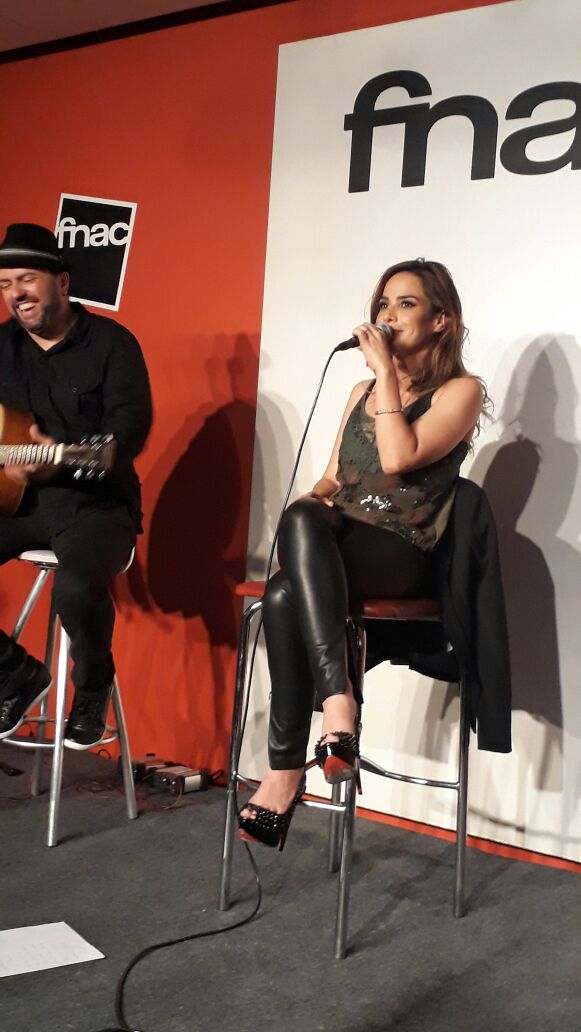 eternamentewfc's tweet photo. #tbt Um pouco do que aconteceu na FNAC em SP.
#PocketShow #WanessaCamargo #Autografos #Cantora #Sertanejo #PopNejo #Morumbi #Fnac https://t.co/csTvtbzVpW