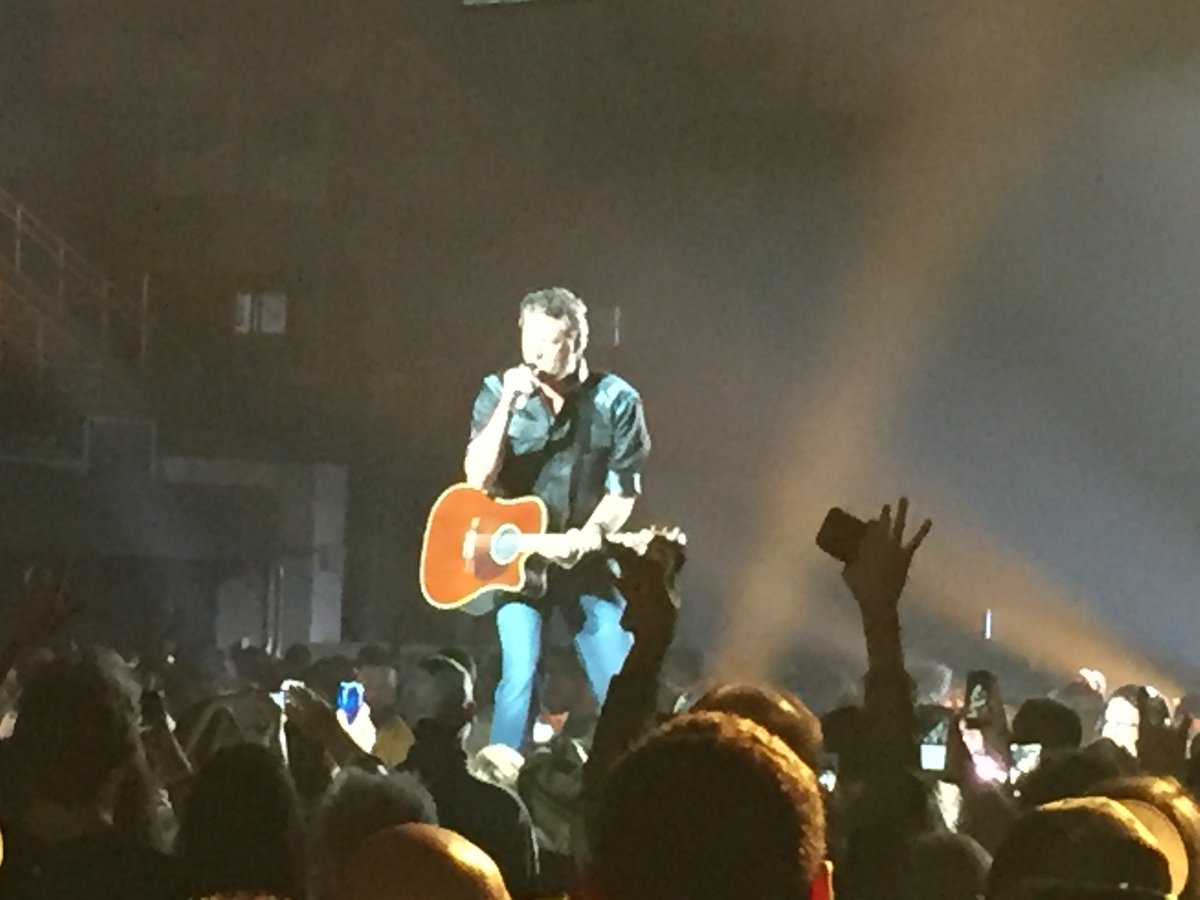 d_deltadawn's tweet photo. @blakeshelton reminiscing about your concert in Fargo.Traveled from Winnipeg for my birthday.Looks like you had fun in Nashville on the wknd https://t.co/tkyNyVWOyw