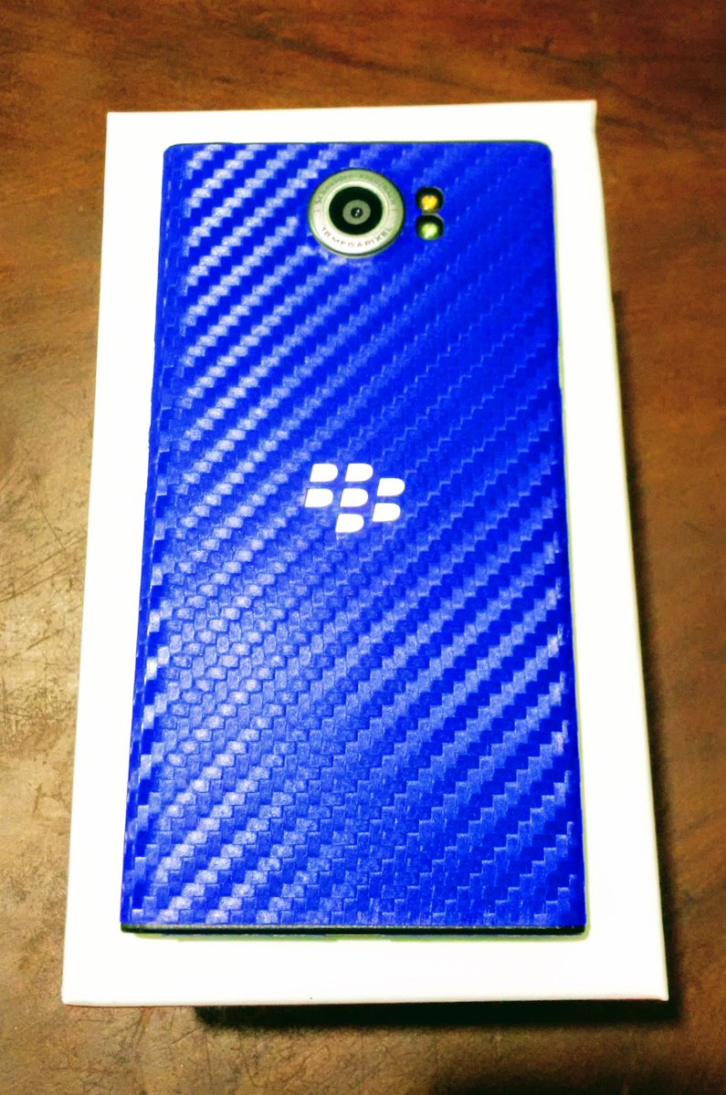 EdwinToureP's tweet photo. #BlackBerryPriv #BestPhoneEver #BlackBerryAddict #CarboneFiber #Blue #Berry225 #Mederry https://t.co/i6RjE8H7ko