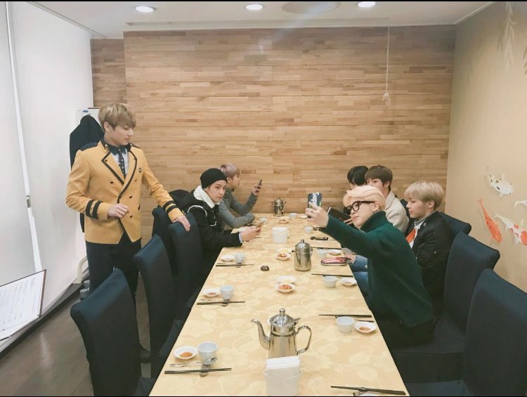 DEADLYHOSEOK's tweet photo. teamwork makes the dream work, I love you sm bts #2017BSTFESTA #BTS4thAnniversary #4YearsOfBTS https://t.co/bH4N8HMfhs