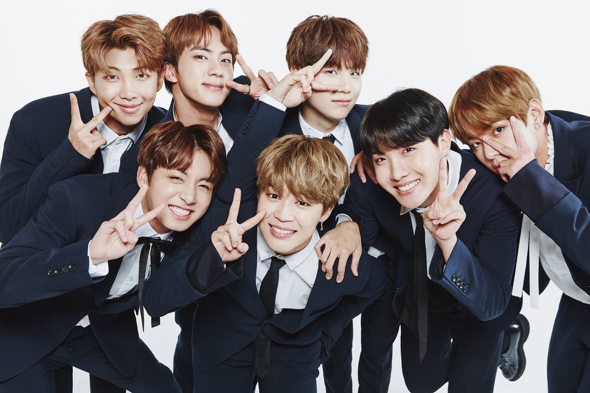 DEADLYHOSEOK's tweet photo. teamwork makes the dream work, I love you sm bts #2017BSTFESTA #BTS4thAnniversary #4YearsOfBTS https://t.co/bH4N8HMfhs