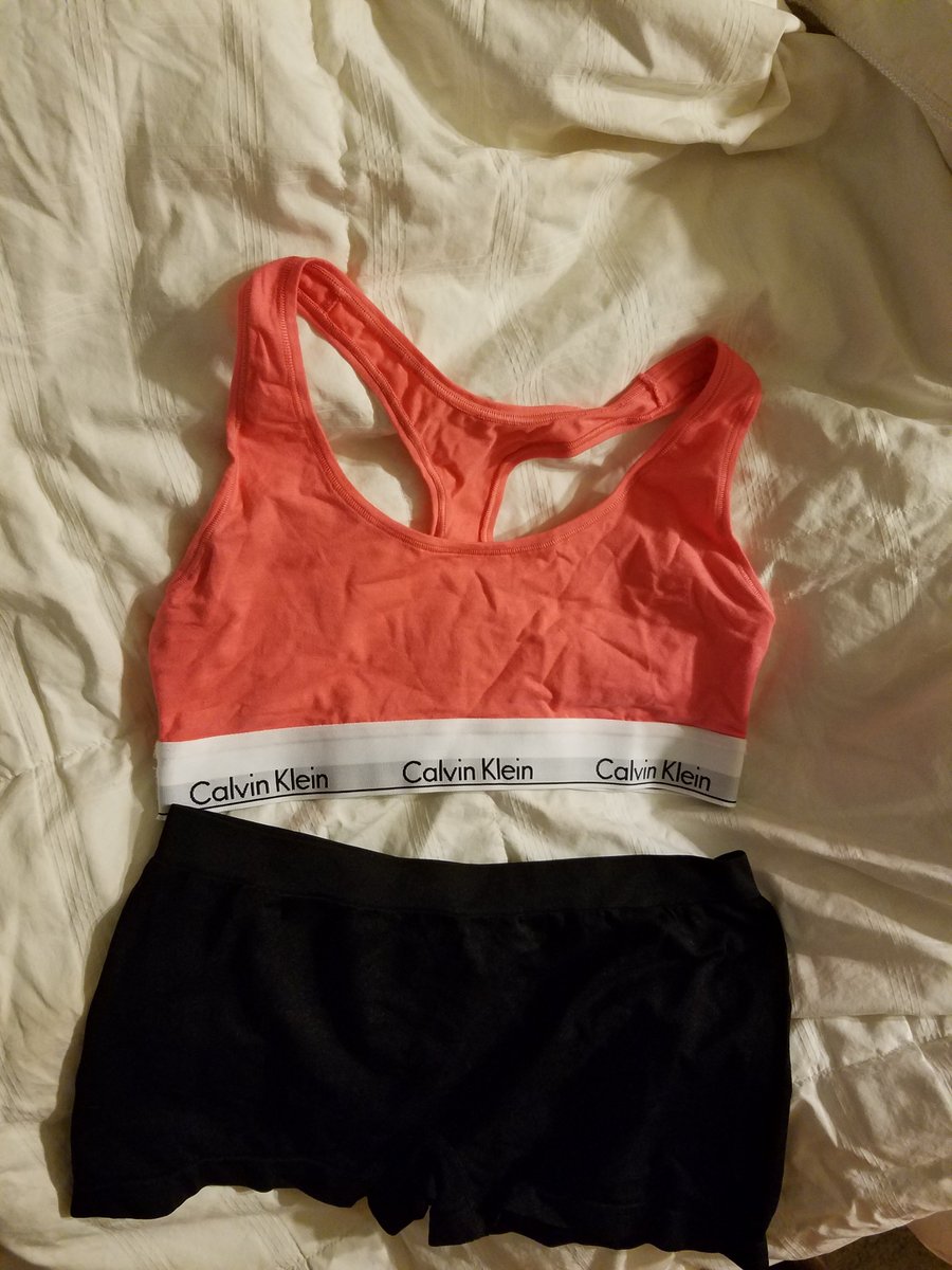 Sub_2_MissAnda's tweet photo. @findom_andabear time to get dolled up and start day 5 of PRINCESS workout plan #subsissylife https://t.co/ifa3akzSgn