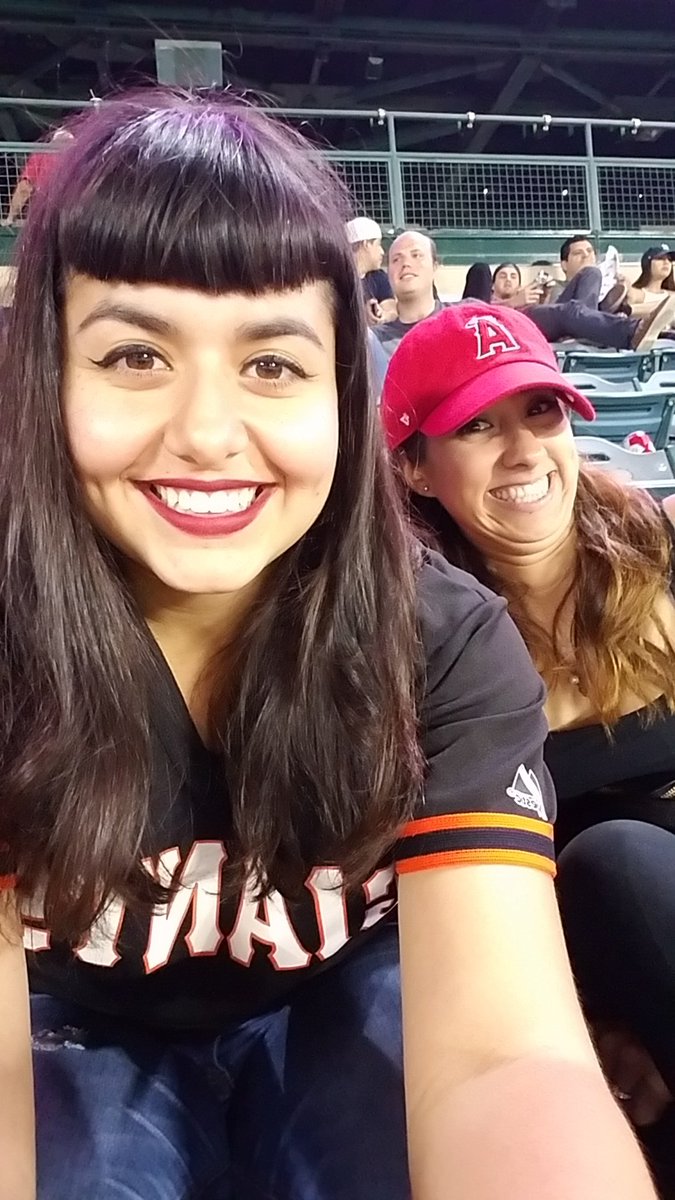 SofiaLaSpooky's tweet photo. Angels vs Yanks reppin the Giants #Angels #AngelsOfAnaheim #ChinsForDays #Halos #HaloHeaven #Giants @maggpi6 https://t.co/wb2BKExHoc