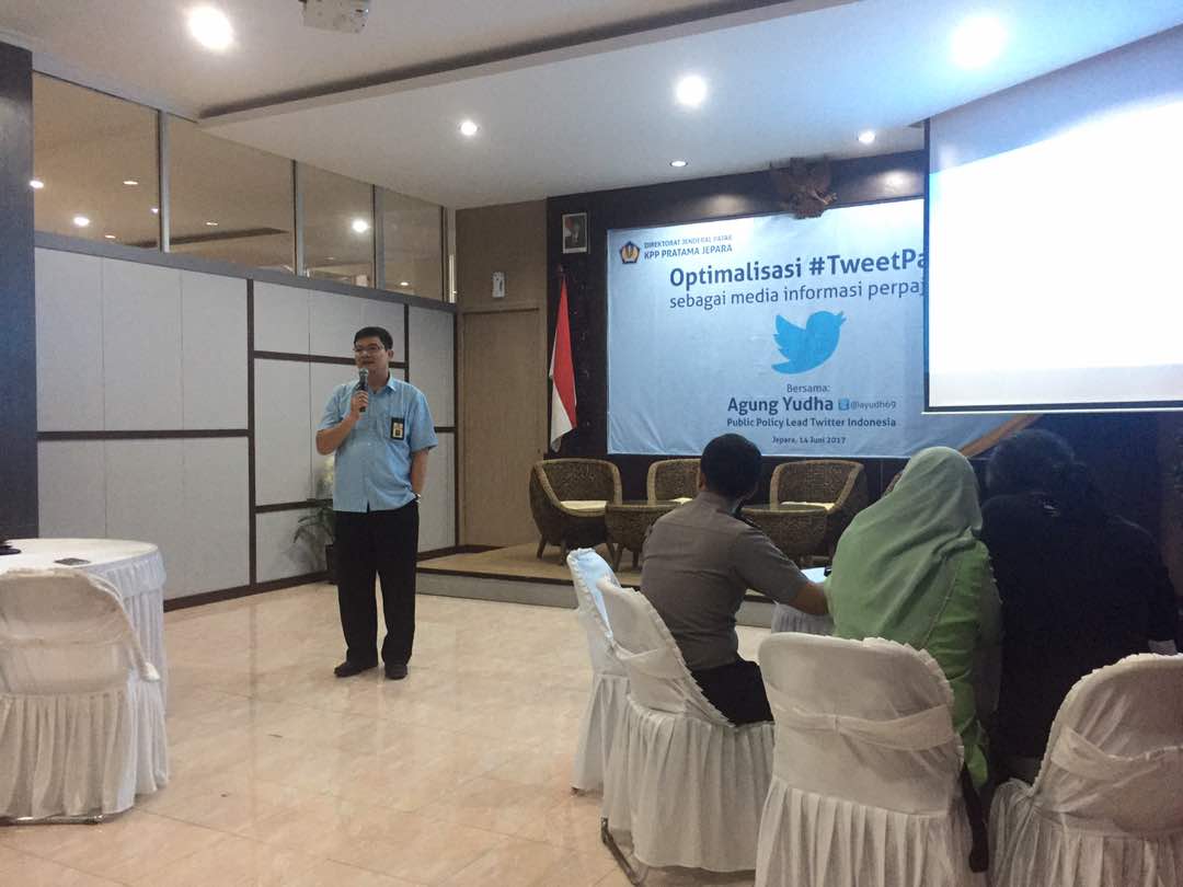 #LIVE, #Taxmin di <a href="/PajakJateng1/">#PajakKitaUntukKita</a> sedang berada di #RuangSahabat516 @KPPJepara dalam acara Workshop Media Sosial Optimalisasi #TweerPajak