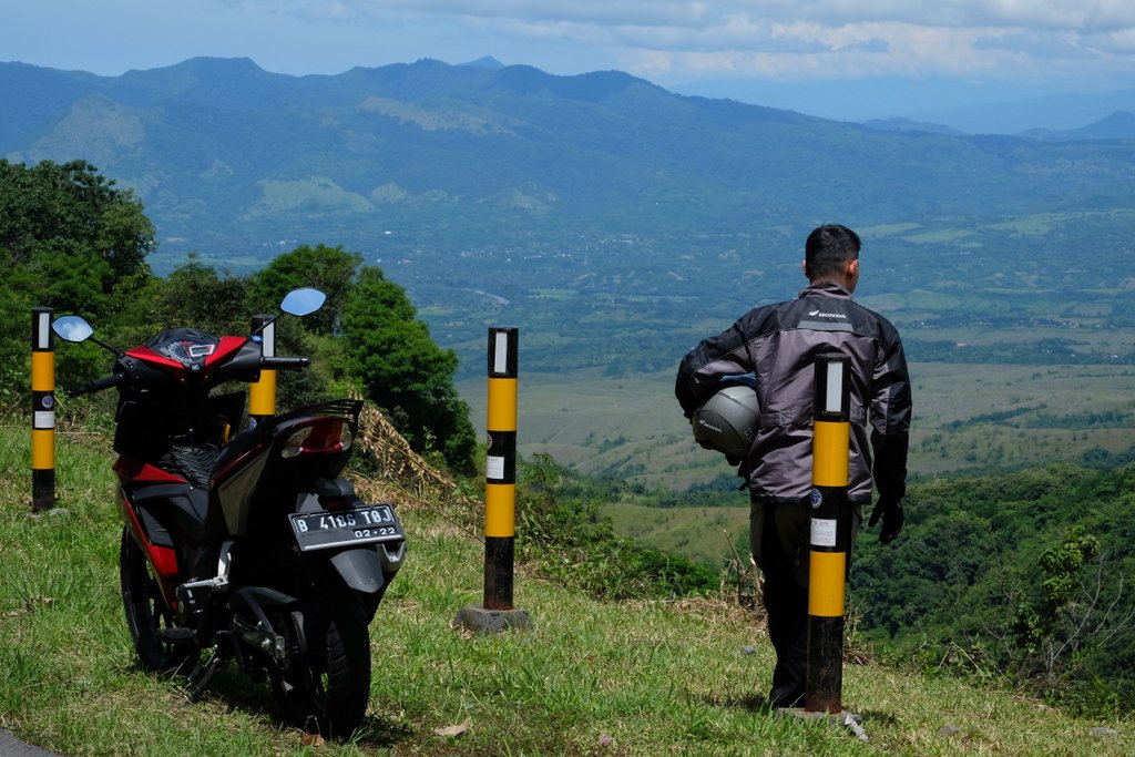 welovehonda's tweet photo. Berhenti sejenak untuk beristirahat di tempat yang aman berguna untuk memulihkan konsentrasi dan kejenuhan saat riding. #WeloveTips https://t.co/WiozTJPMA8