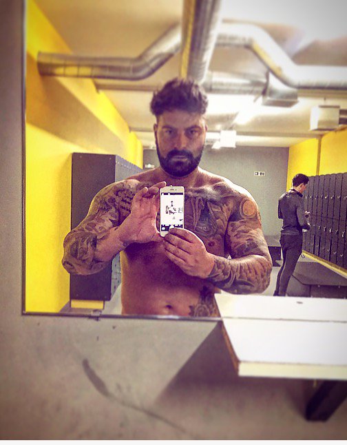 markdmurphy1982's tweet photo. Worked hard since bein sick with pleurisy, #gohardorgohome #gymrat #gym #workforwhatyouwant https://t.co/je5AkXbEjP