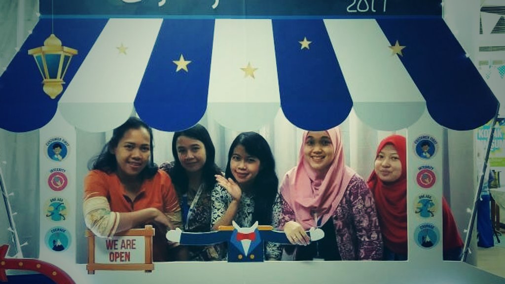 izQueen's tweet photo. Employee bazaar 2017 #HappyWorkingatAXA https://t.co/CgV5THeKGw
