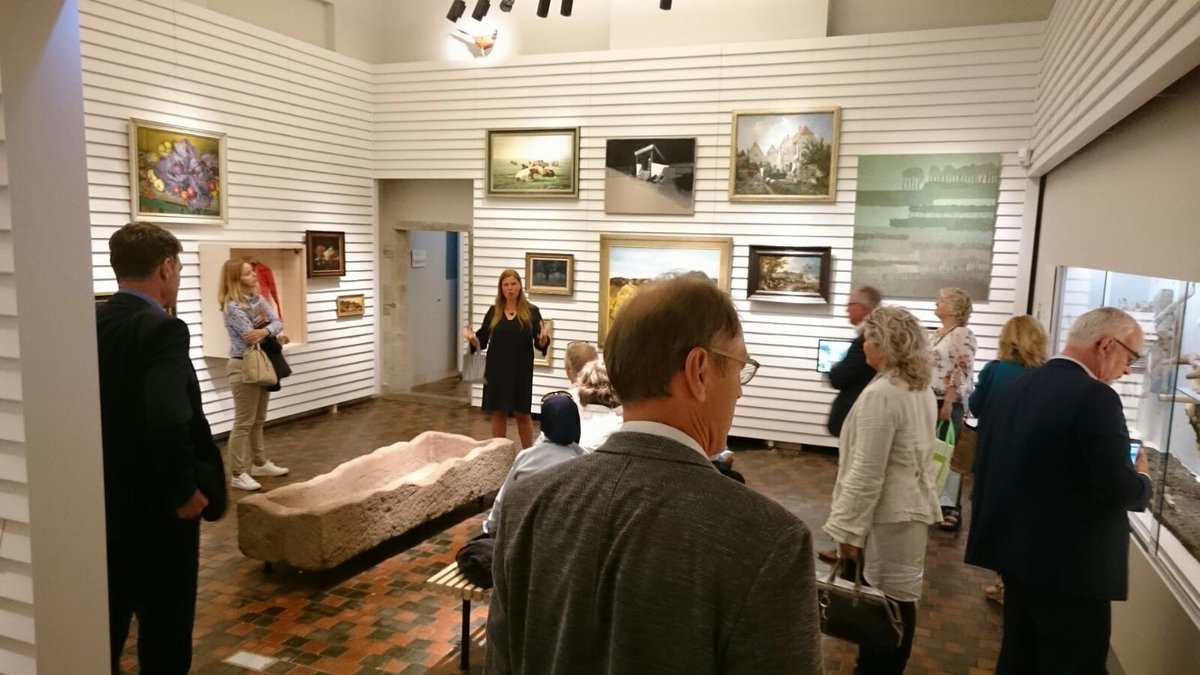Zeeuwsmuseum's tweet photo. Delegatie #vngcongres2017 bracht bezoek aan Zeeuws Museum. Directeur @MarjanRuiter gaf rondleiding door onze nieuwe presentatie #DitisZLD https://t.co/Q7fUa5EcYa