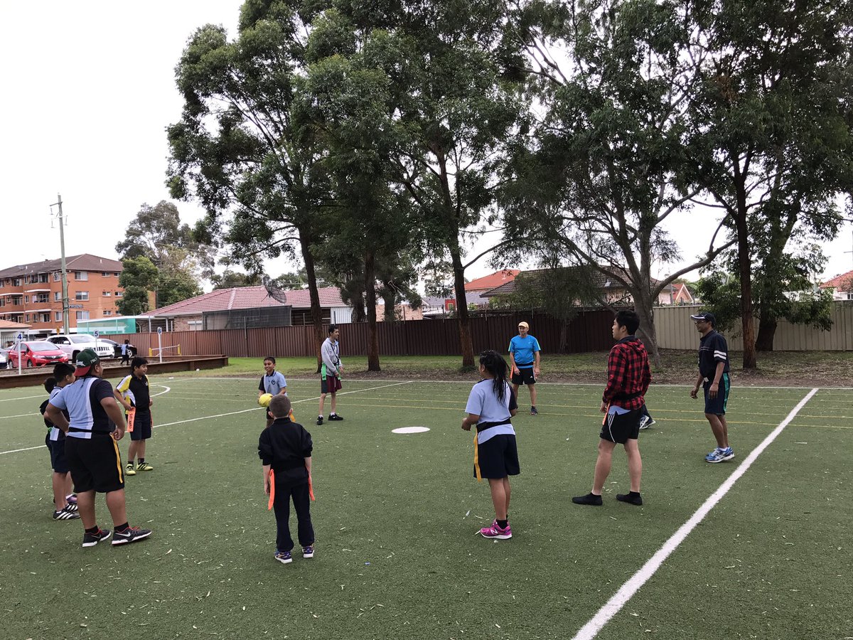 Teachers building positive relationship with students after school <a href="/CanleyValePS/">Canley Vale PS</a> @John01King <a href="/mister_jtran/">John Tran</a> <a href="/DuongRaymond/">raymond.duong</a> <a href="/mtb1611/">Steven Snell</a>