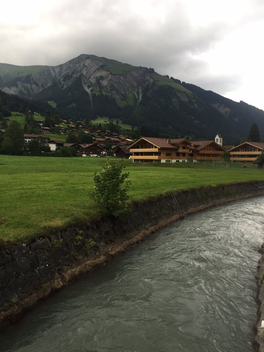 شلال قرية #Lenk    #سويسرا. Simmenfälle, 
ساعتين عن انترلاكن. 
goo.gl/maps/KAsJDsFiB…
20 دقيقة عن قرية Zweisimmen
N 46 25.613 E 007 28.588